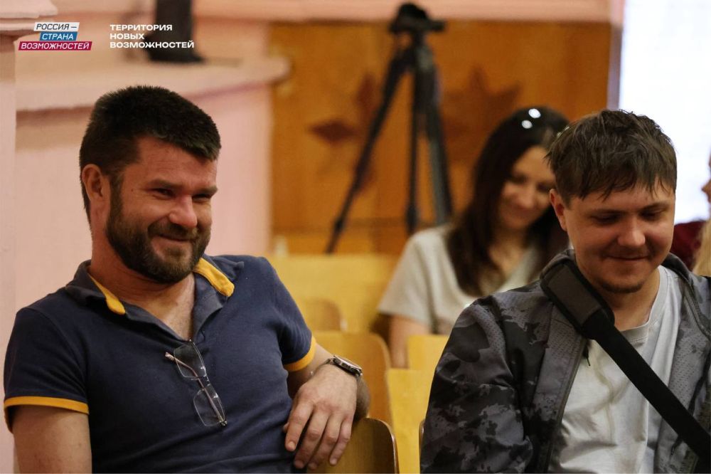 В Геническе прошло образовательное мероприятие для специалистов в сфере молодежной политики от платформы "Россия — страна возможностей" В Геническе прошло образовательное мероприятие для специалистов в сфере молодежной политики от платформы "Россия — страна возможностей"