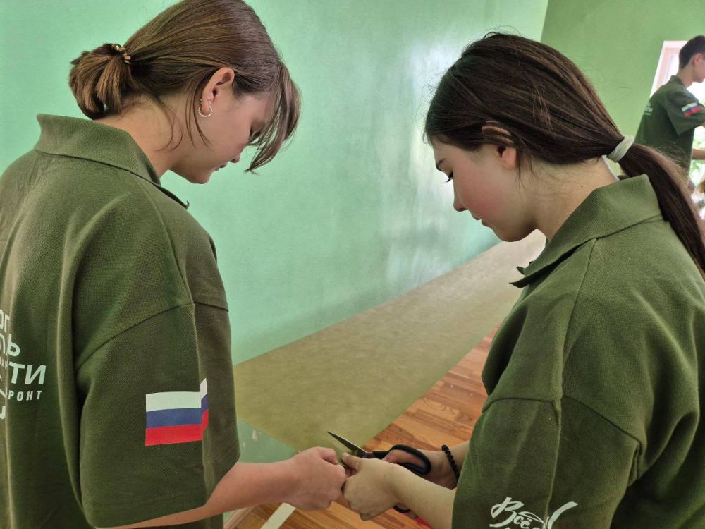 Ученики Приморской школы изготовили маскировочные сети для российских военнослужащих Ученики Приморской школы изготовили маскировочные сети для российских военнослужащих