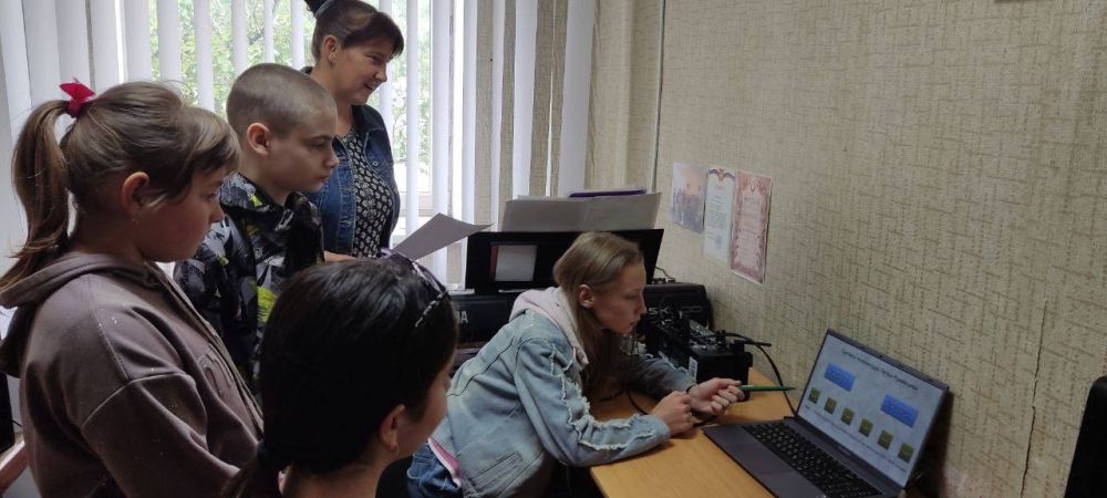29 мая в Нижнесерогозском ЦКД прошёл информационный час для детей на тему &quot;История создания Вооруженных сил нашего государства&quot;