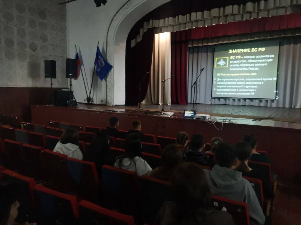 29 мая в Нижнесерогозском ЦКД прошёл информационный час для детей на тему &quot;История создания Вооруженных сил нашего государства&quot;