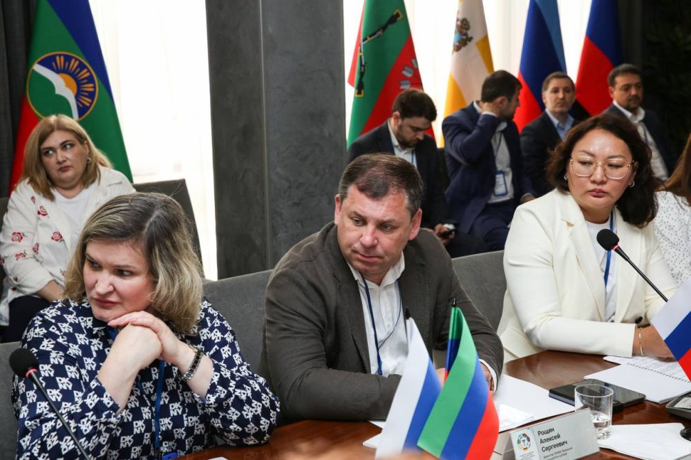 Ключевые решения по развитию системы ОМС и признание заслуг: итоги заседания в Каспийске Ключевые решения по развитию системы ОМС и признание заслуг: итоги заседания в Каспийске