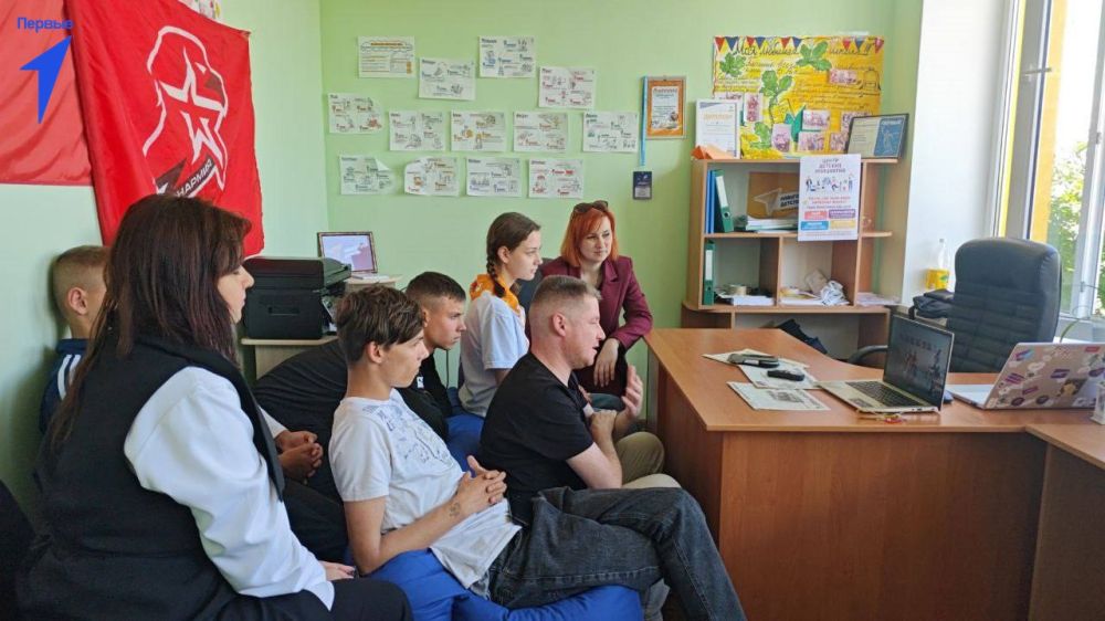 Юнармейцы Каланчака и Сыктывкара укрепили дружбу через телемост Юнармейцы Каланчака и Сыктывкара укрепили дружбу через телемост