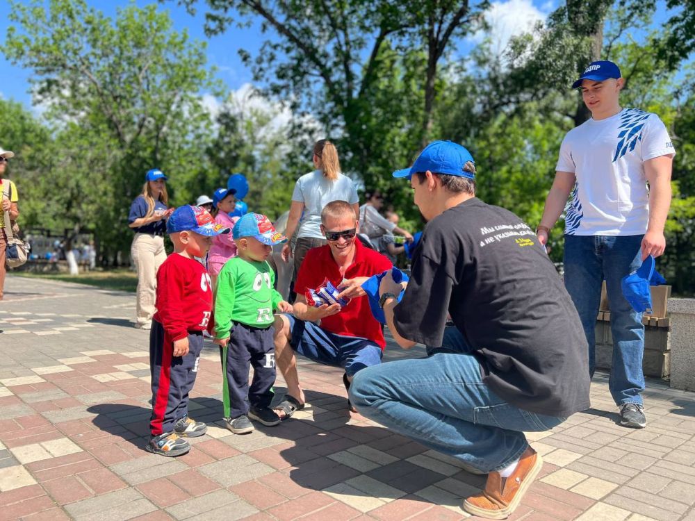 Продолжаем праздник детства Продолжаем праздник детства