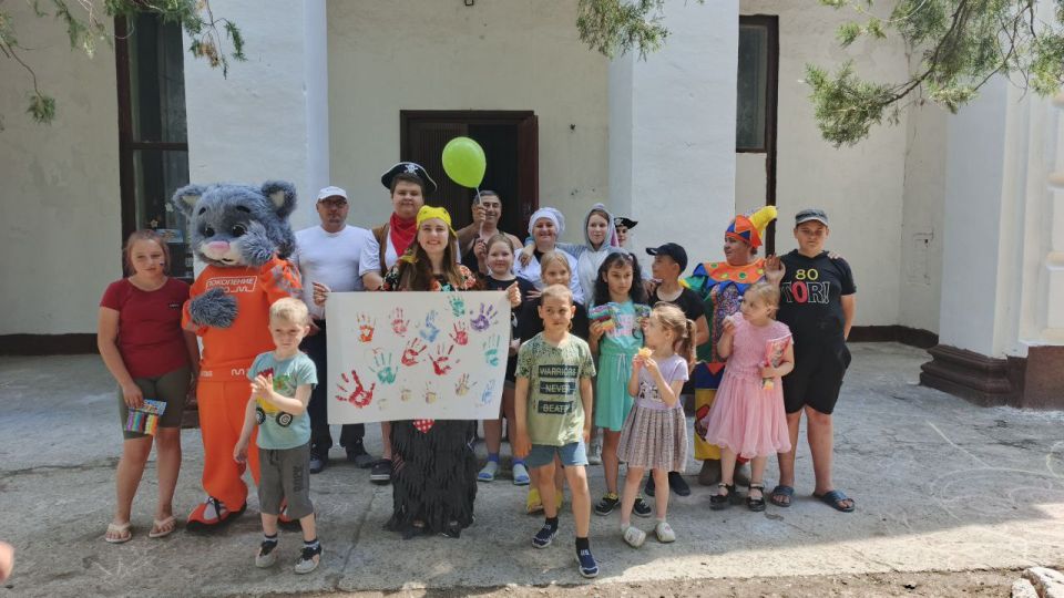 В с. Семихатка прошел детский праздник «Здравствуй, лето разноцветное!»