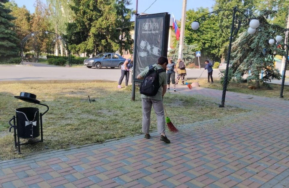 Благоустройство Скадовска: сотрудники МБУ «Джарылгач» провели комплексную уборку города Благоустройство Скадовска: сотрудники МБУ «Джарылгач» провели комплексную уборку города