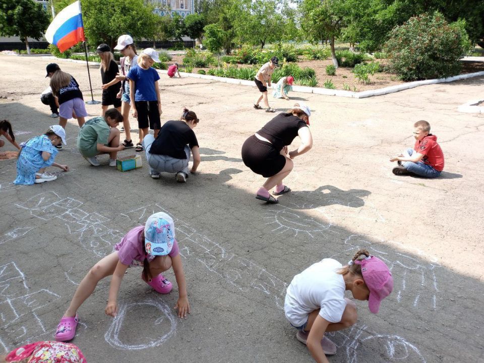 Яркий старт лета: в Александровке открылся пришкольный лагерь «Ястреб» Яркий старт лета: в Александровке открылся пришкольный лагерь «Ястреб»