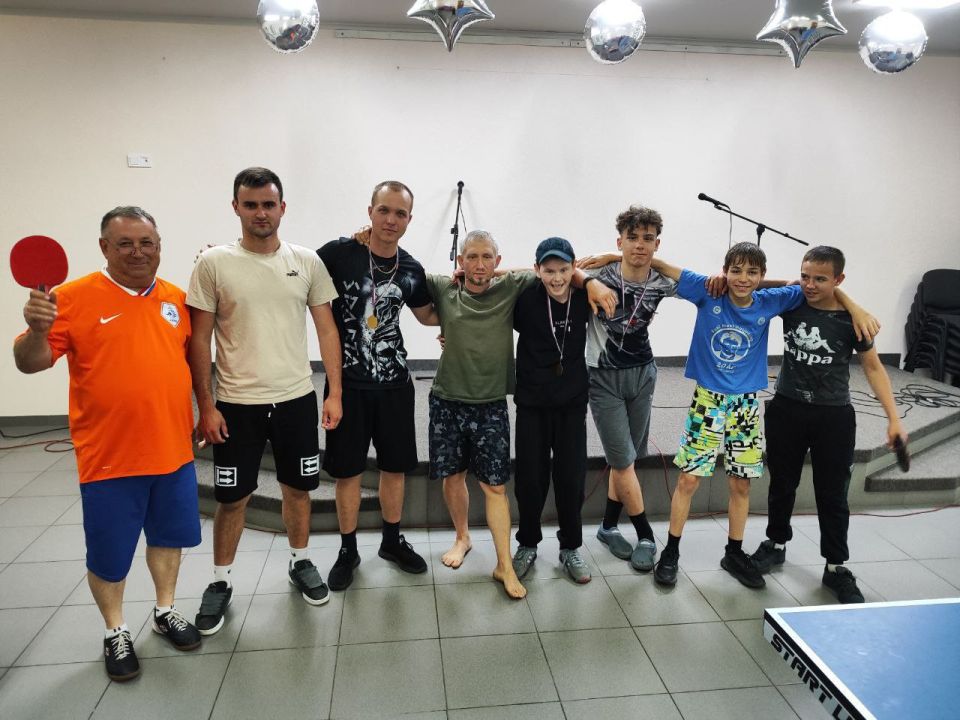 Открытый турнир по настольному теннису: дружба, поддержка и дух соперничества
