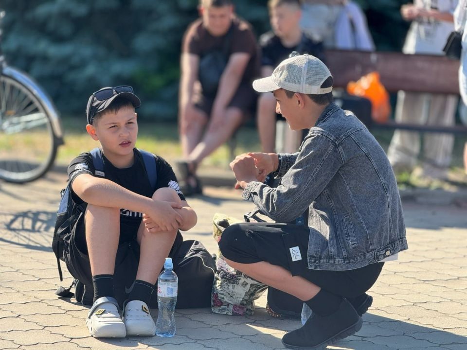 150 школьников из Алешкинского, Голопристанского и Великолепетихского районов отправились на оздоровление в Евпаторию 150 школьников из Алешкинского, Голопристанского и Великолепетихского районов отправились на оздоровление в Евпаторию