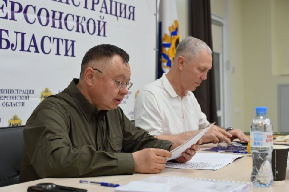 Министр строительства и ЖКХ РФ Ирек Файзуллин совместно с Главой Херсонской области Владимиром Сальдо провел совещание по вопросам развития региона Министр строительства и ЖКХ РФ Ирек Файзуллин совместно с Главой Херсонской области Владимиром Сальдо провел совещание по вопросам развития региона