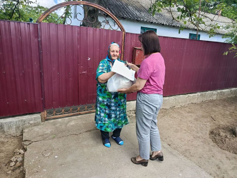 Гуманитарную помощь выдали жителям Скадовского округа, оказавшимся в сложной жизненной ситуации Гуманитарную помощь выдали жителям Скадовского округа, оказавшимся в сложной жизненной ситуации