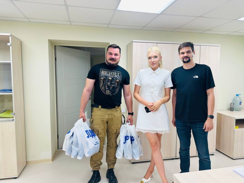 Активисты ЛДПР поздравили министерство природных ресурсов и экологии Херсонской области Активисты ЛДПР поздравили министерство природных ресурсов и экологии Херсонской области