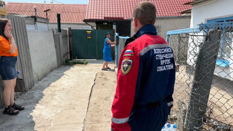 Молодёжь Херсонской области продолжает помогать жителям, оставшимся без электричества и воды Молодёжь Херсонской области продолжает помогать жителям, оставшимся без электричества и воды