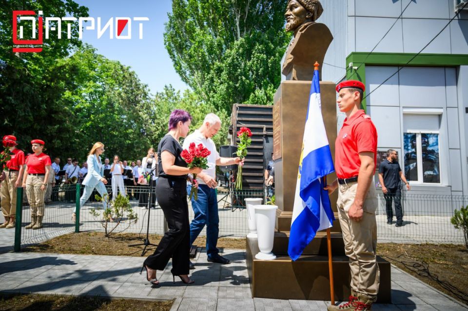 МУЖЕСТВО В БРОНЗЕ. Сотрудники АНО «Патриот», руководители и аквисты молодежных организаций Всероссийский студенческий корпус спасателей, Движения «ЮНАРМИЯ» и Волонтеры Победы приняли участие в торжественном открытии... МУЖЕСТВО В БРОНЗЕ. Сотрудники АНО «Патриот», руководители и аквисты молодежных организаций Всероссийский студенческий корпус спасателей, Движения «ЮНАРМИЯ» и Волонтеры Победы приняли участие в торжественном открытии...
