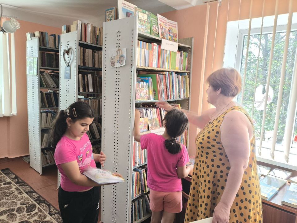 В Вольновской библиотеке по инициативе первичного отделения партии «Единая Россия» состоялся торжественный «Пушкинский день», посвящённый Дню русского языка В Вольновской библиотеке по инициативе первичного отделения партии «Единая Россия» состоялся торжественный «Пушкинский день», посвящённый Дню русского языка