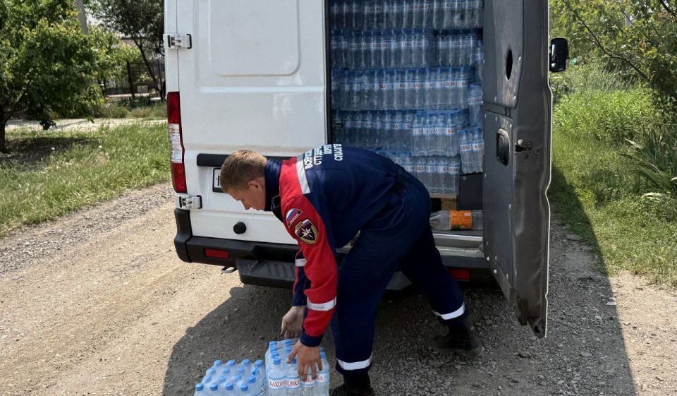 На Херсонщине силами местной молодежи была налажена доставка питьевой воды в населенные пункты, пострадавшие от последствий боевых действий На Херсонщине силами местной молодежи была налажена доставка питьевой воды в населенные пункты, пострадавшие от последствий боевых действий