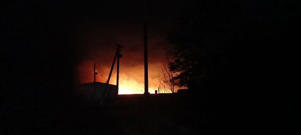 Участники СВО совместно с жителями успешно ликвидировали пожар в поле за селом Красный Подол Участники СВО совместно с жителями успешно ликвидировали пожар в поле за селом Красный Подол