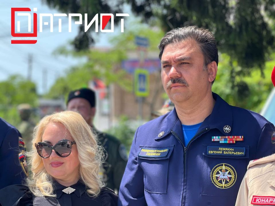 МУЖЕСТВО В БРОНЗЕ. Сотрудники АНО «Патриот», руководители и аквисты молодежных организаций Всероссийский студенческий корпус спасателей, Движения «ЮНАРМИЯ» и Волонтеры Победы приняли участие в торжественном открытии... МУЖЕСТВО В БРОНЗЕ. Сотрудники АНО «Патриот», руководители и аквисты молодежных организаций Всероссийский студенческий корпус спасателей, Движения «ЮНАРМИЯ» и Волонтеры Победы приняли участие в торжественном открытии...