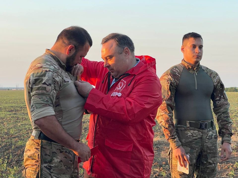 На передовой сейчас особенно важна не только техника, медикаменты, но и вода На передовой сейчас особенно важна не только техника, медикаменты, но и вода