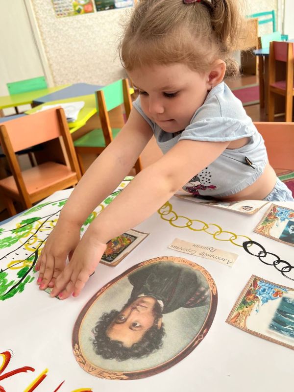В детском саду села Таврия Скадовского муниципального округа провели увлекательное занятие, посвященное творчеству великого русского поэта Александра Сергеевича Пушкина В детском саду села Таврия Скадовского муниципального округа провели увлекательное занятие, посвященное творчеству великого русского поэта Александра Сергеевича Пушкина
