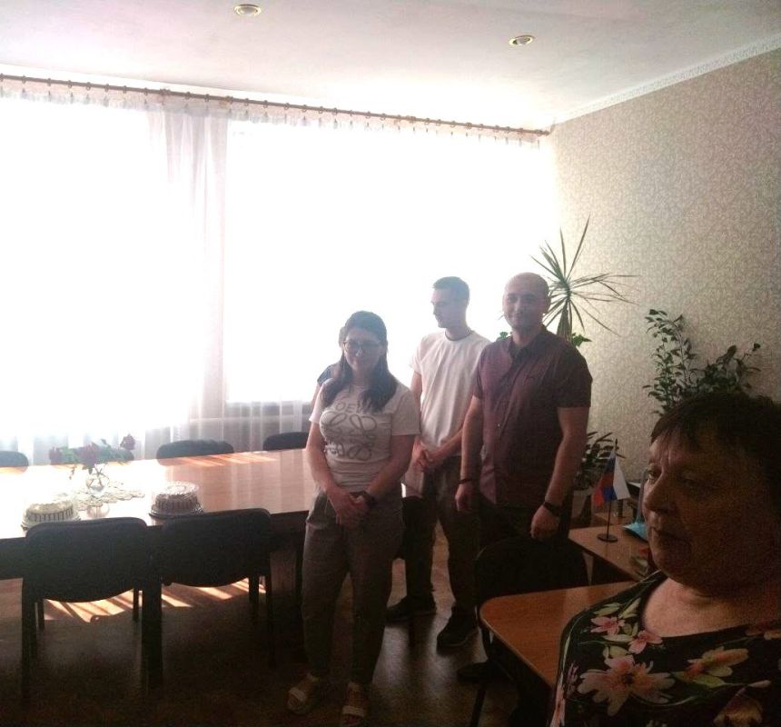 Глава Великолепетихского муниципального округа, секретарь местного отделения партии «Единая Россия» Ольга Барановская поздравила сотрудников ГБУ ХО Великолепетихского комплексного центра социального обслуживания и... Глава Великолепетихского муниципального округа, секретарь местного отделения партии «Единая Россия» Ольга Барановская поздравила сотрудников ГБУ ХО Великолепетихского комплексного центра социального обслуживания и...