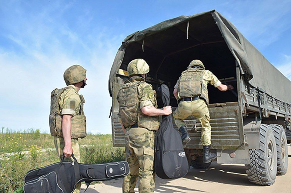 Особенность таких концертов – нельзя одновременно собирать больше трёх-четырёх слушателей
