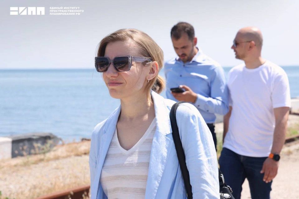 Директор ЕИПП РФ Дина Саттарова и сотрудники Института в рамках рабочей поездки в Херсонскую область посетили территории разработки проектов планировки Скадовского, Чаплинского и Каланчакского муниципальных округов и... Директор ЕИПП РФ Дина Саттарова и сотрудники Института в рамках рабочей поездки в Херсонскую область посетили территории разработки проектов планировки Скадовского, Чаплинского и Каланчакского муниципальных округов и...