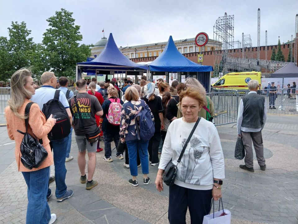 Сотрудница Каховской центральной библиотеки Ирина Гребенюк приняла участие в XI Книжном фестивале «Красная площадь», который объединил любителей книг и профессионалов книжного дела