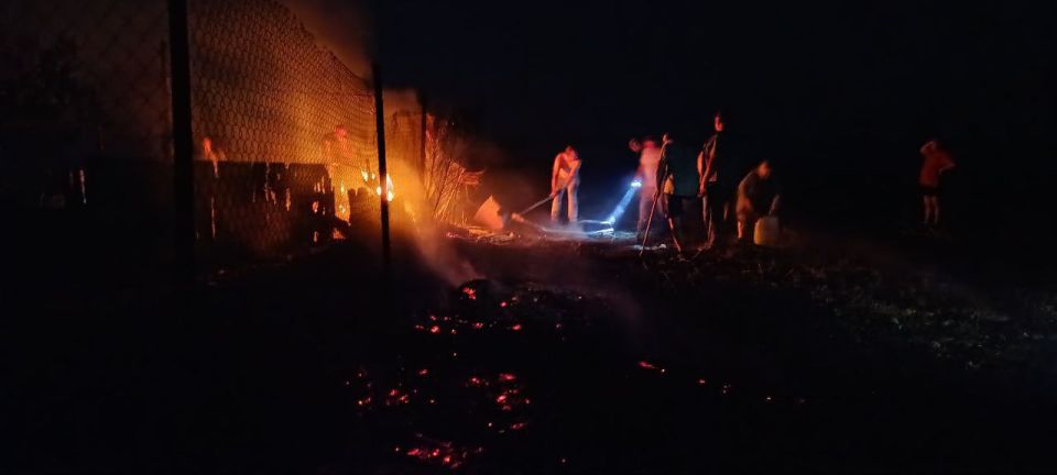 В селе Коробки военнослужащие совместно с местными жителями успешно ликвидировали ночной пожар