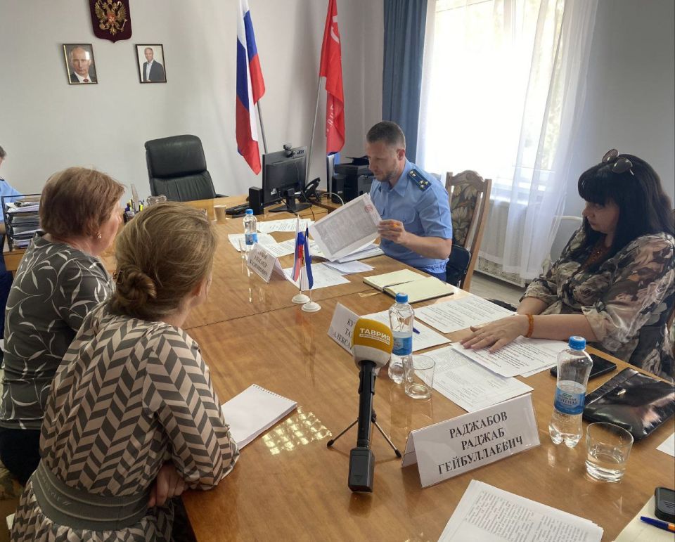 Замгубернатора Херсонской области Татьяна Кузьмич и зампрокурора региона Александр Катков провели прием для скадовчан Замгубернатора Херсонской области Татьяна Кузьмич и зампрокурора региона Александр Катков провели прием для скадовчан