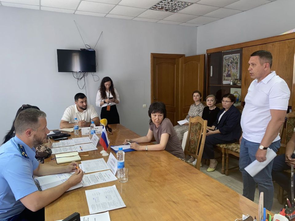 Замгубернатора Херсонской области Татьяна Кузьмич и зампрокурора региона Александр Катков провели прием для скадовчан Замгубернатора Херсонской области Татьяна Кузьмич и зампрокурора региона Александр Катков провели прием для скадовчан