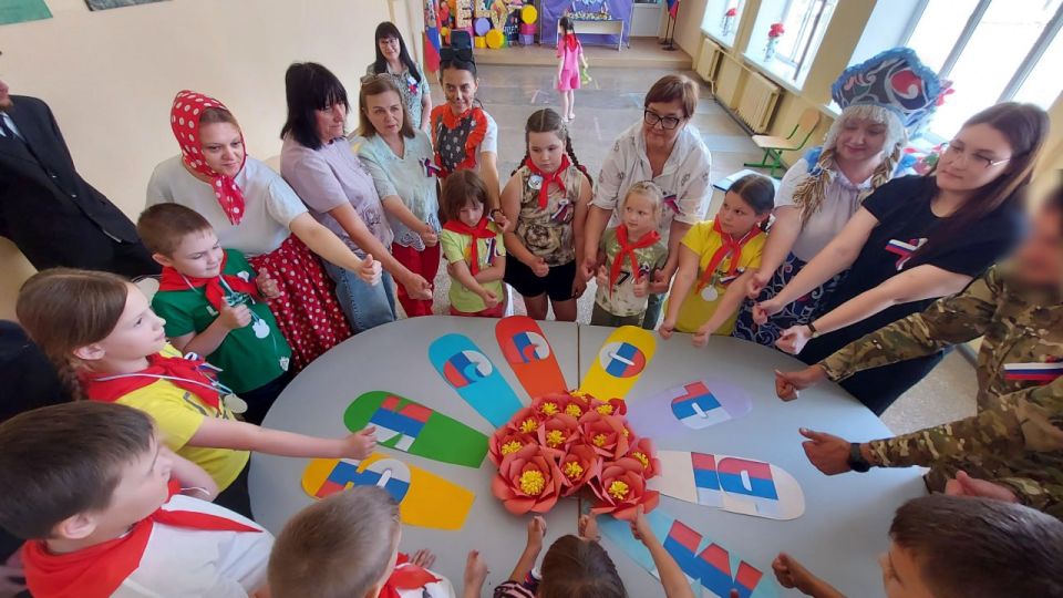 В образовательных организациях Херсонской области состоялись мероприятия, приуроченные ко Дню России В образовательных организациях Херсонской области состоялись мероприятия, приуроченные ко Дню России