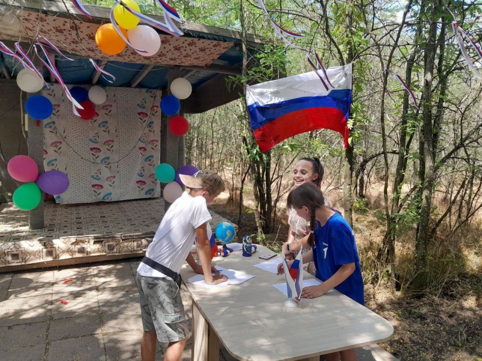 В преддверии празднования Дня России Нижнесерогозская и Верхнерогачикская территориальные избирательные комиссии провели развлекательно-познавательные конкурсы для будущих избирателей