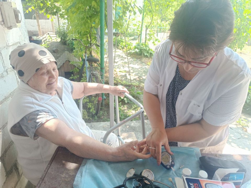 Первичный медицинский осмотр маломобильных граждан прошел в Приморском Скадовского округа Первичный медицинский осмотр маломобильных граждан прошел в Приморском Скадовского округа