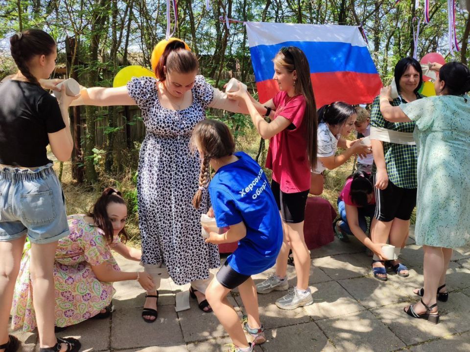 В преддверии празднования Дня России Нижнесерогозская и Верхнерогачикская территориальные избирательные комиссии провели развлекательно-познавательные конкурсы для будущих избирателей