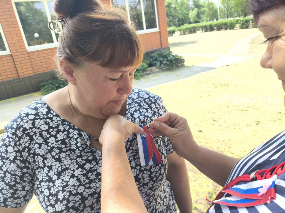 Акцию "Российский триколор" провели в селе Рубановка Великолепетихского округа Акцию "Российский триколор" провели в селе Рубановка Великолепетихского округа