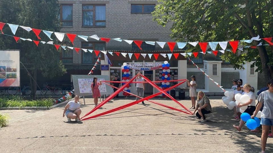 В ГБОУ ХО «Любимовская школа Ивановского района» состоялось яркое завершение летней образовательной смены, приуроченное к Дню России В ГБОУ ХО «Любимовская школа Ивановского района» состоялось яркое завершение летней образовательной смены, приуроченное к Дню России