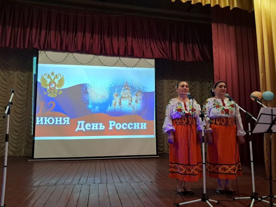 11 июня в Нижнеторгаивском Доме Культуры состоялся концерт посвященный Дню России, под названием " Люблю тебя Россия" Это музыкальное событие стало настоящим праздником для всех, кто любит и ценит нашу страну, её культуру... 11 июня в Нижнеторгаивском Доме Культуры состоялся концерт посвященный Дню России, под названием " Люблю тебя Россия" Это музыкальное событие стало настоящим праздником для всех, кто любит и ценит нашу страну, её культуру...