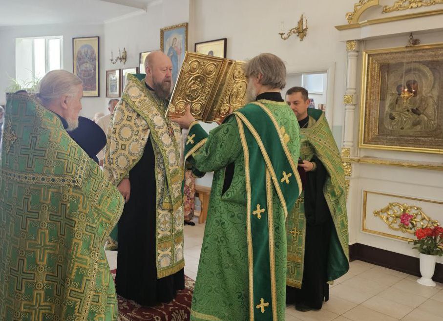 В День России епископ Скадовский и Алешкинский Филарет совершил молебное пение в Свято-Сергиевском храме Скадовска В День России епископ Скадовский и Алешкинский Филарет совершил молебное пение в Свято-Сергиевском храме Скадовска