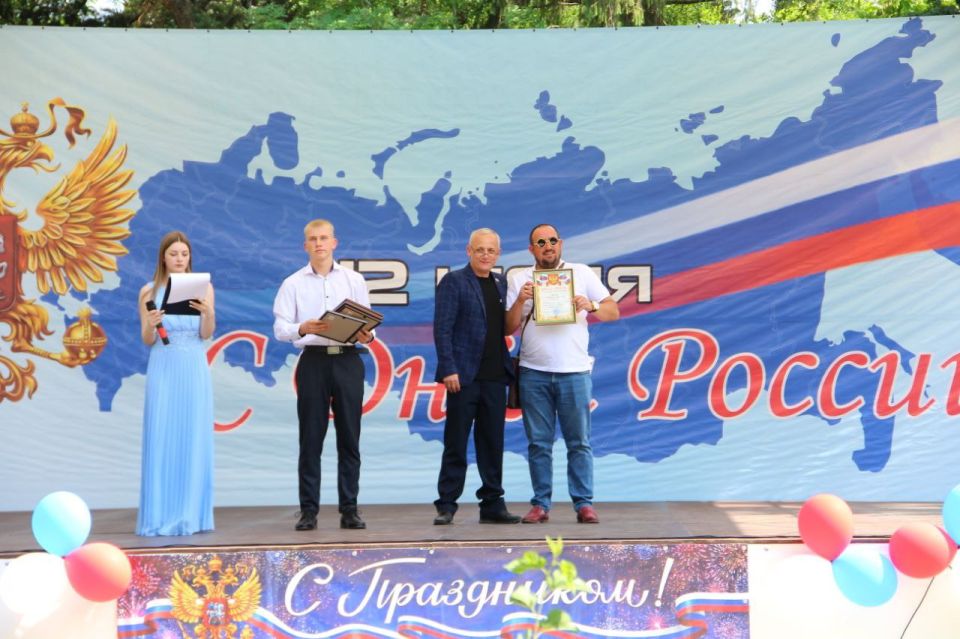 В Чаплинке торжественно отметили День России! В Чаплинке торжественно отметили День России!
