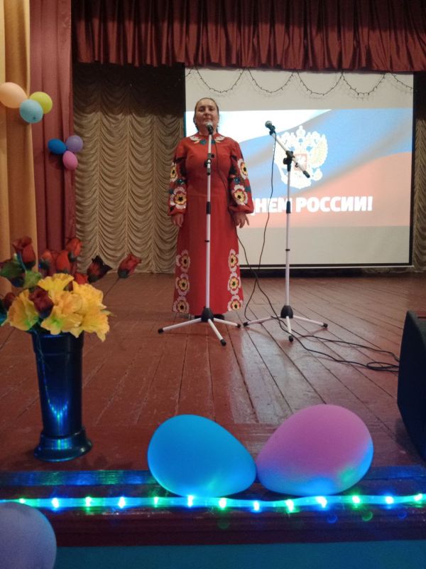 11 июня в Нижнеторгаивском Доме Культуры состоялся концерт посвященный Дню России, под названием " Люблю тебя Россия" Это музыкальное событие стало настоящим праздником для всех, кто любит и ценит нашу страну, её культуру... 11 июня в Нижнеторгаивском Доме Культуры состоялся концерт посвященный Дню России, под названием " Люблю тебя Россия" Это музыкальное событие стало настоящим праздником для всех, кто любит и ценит нашу страну, её культуру...