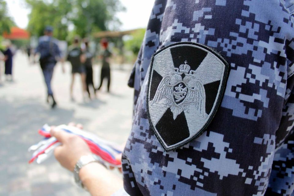 Росгвардейцы приняли участие в патриотической акции «Российский триколор» в Херсонской области Росгвардейцы приняли участие в патриотической акции «Российский триколор» в Херсонской области
