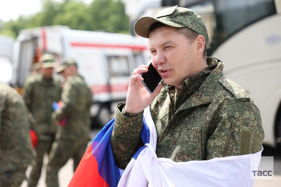 Вернувшиеся из украинского плена бойцы ВС РФ позвонили своим близким Вернувшиеся из украинского плена бойцы ВС РФ позвонили своим близким