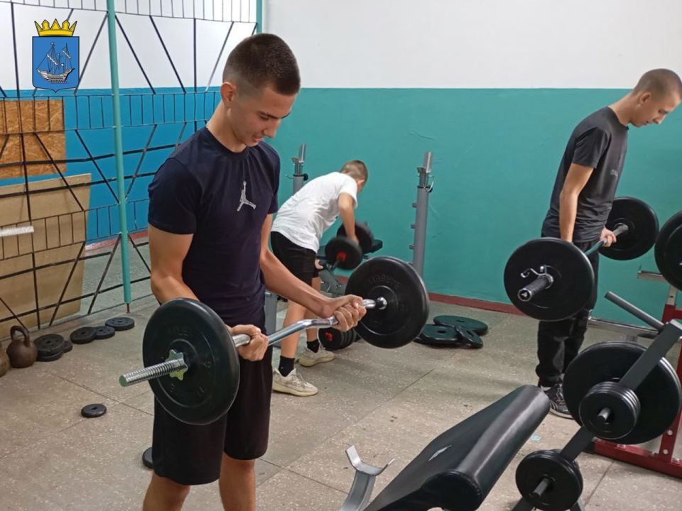 В Алешкинском округе юные армрестлеры Подо-Калиновки получили новую обувь для соревнований и тренировок от «Народного фронта Херсонской области» В Алешкинском округе юные армрестлеры Подо-Калиновки получили новую обувь для соревнований и тренировок от «Народного фронта Херсонской области»