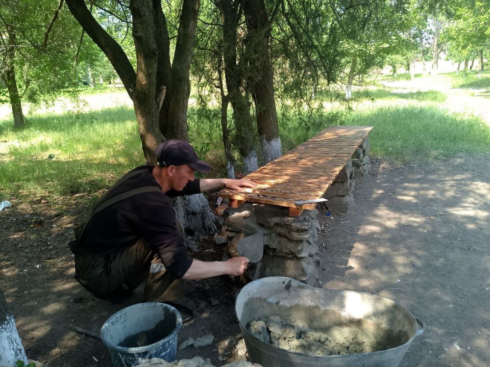 Благоустройство парка проводится в селе Константиновка Горностаевского округа Благоустройство парка проводится в селе Константиновка Горностаевского округа