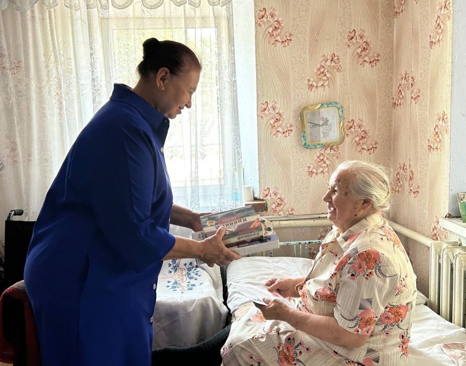 Поздравительное письмо от Президента России Владимира Путина с 90-летием передали жительнице Любимовки Каховского округа Поздравительное письмо от Президента России Владимира Путина с 90-летием передали жительнице Любимовки Каховского округа