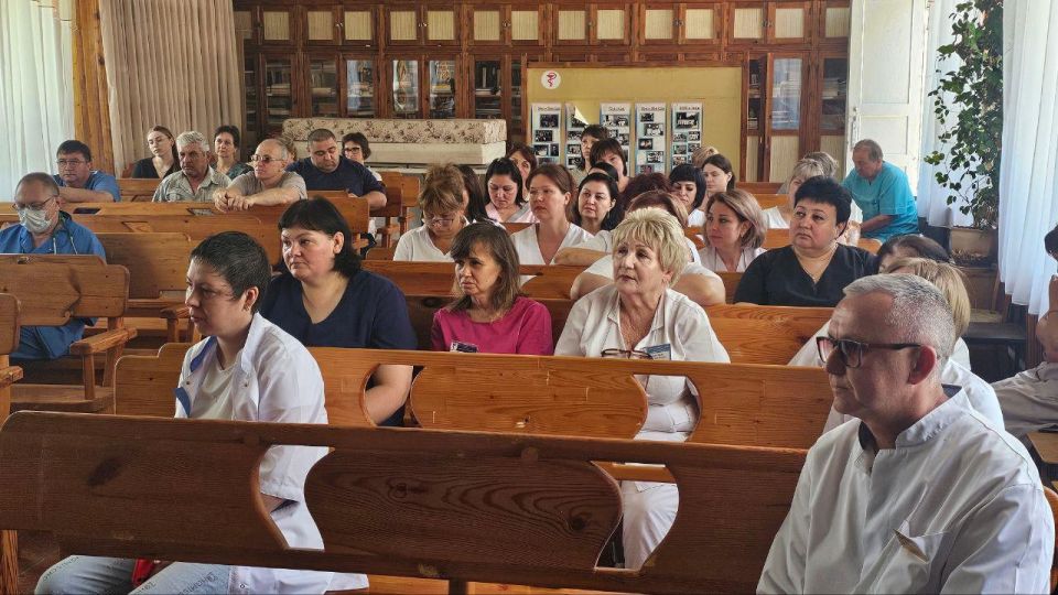 Представители власти и "Единой России" по поручению губернатора Херсонской области вручили награды врачам и медсестрам Скадовской ЦРБ Представители власти и "Единой России" по поручению губернатора Херсонской области вручили награды врачам и медсестрам Скадовской ЦРБ