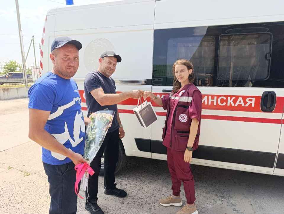 Медик — это важнейшая профессия! И сегодня отмечают праздник все, кто отдал своё сердце этой деятельности! Ваша работа — это подвиг, который не каждый может осилить Медик — это важнейшая профессия! И сегодня отмечают праздник все, кто отдал своё сердце этой деятельности! Ваша работа — это подвиг, который не каждый может осилить