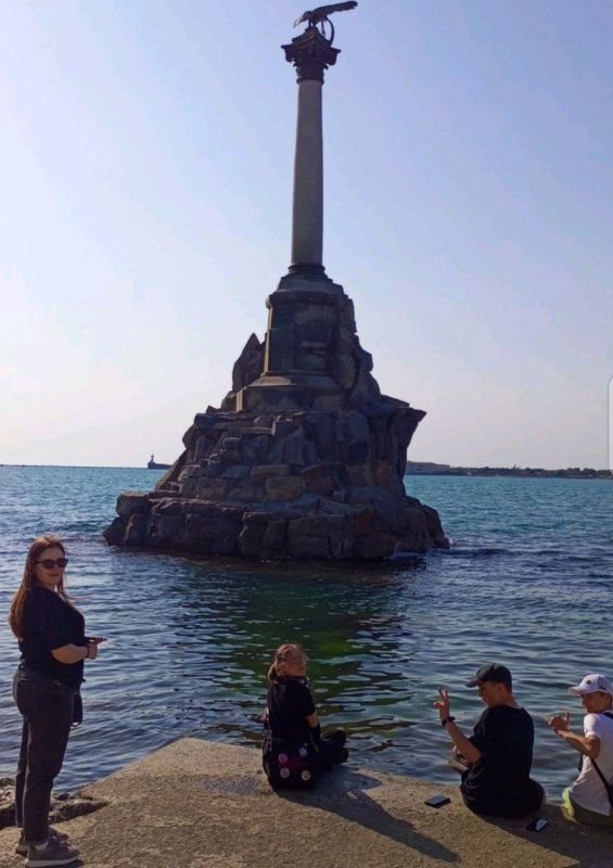 Херсонцы, победившие в конкурсе "Русская весна: события, причины, итоги", побывали в Севастополе Херсонцы, победившие в конкурсе "Русская весна: события, причины, итоги", побывали в Севастополе