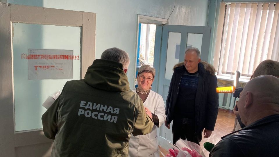 Павел Тропкин: Уважаемые мединские работники: врачи, медсестры, фельдшера и лаборанты, санитарки и все, кто работает в этой отрасли, с праздником! Павел Тропкин: Уважаемые мединские работники: врачи, медсестры, фельдшера и лаборанты, санитарки и все, кто работает в этой отрасли, с праздником!