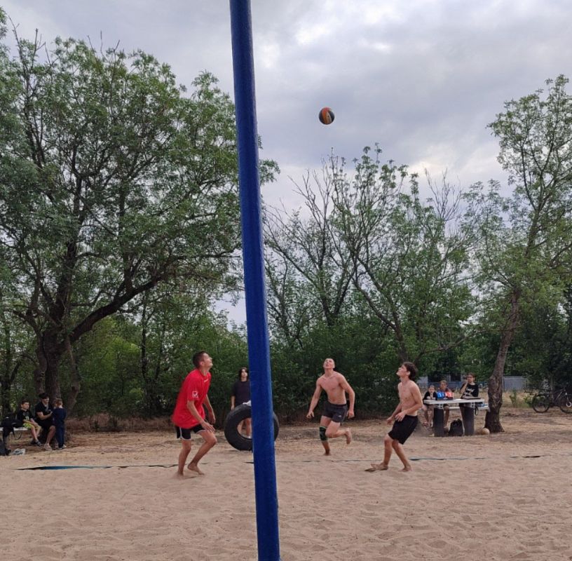 14.06. В селе Чкалово прошел открытый кубок Херсонской области по пляжному волейболу среди молодёжи до 25 лет, в соревнованиях принимали участие с населённых пунктов: 14.06. В селе Чкалово прошел открытый кубок Херсонской области по пляжному волейболу среди молодёжи до 25 лет, в соревнованиях принимали участие с населённых пунктов: